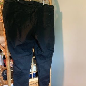 Jennifer Lopez black jeggins